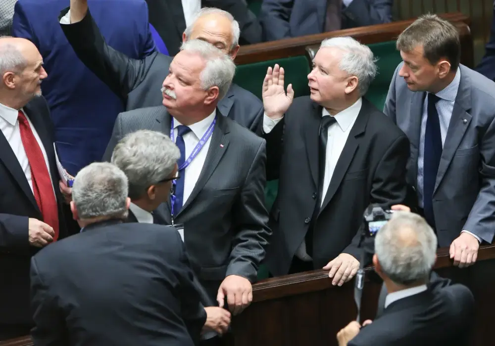 Kiedy PiS wygrał wybory? Historia zwycięstw i kluczowe momenty w polityce