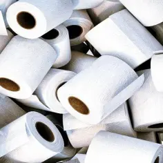 Kiedy wynaleziono papier toaletowy? Zaskakująca historia i ewolucja higieny